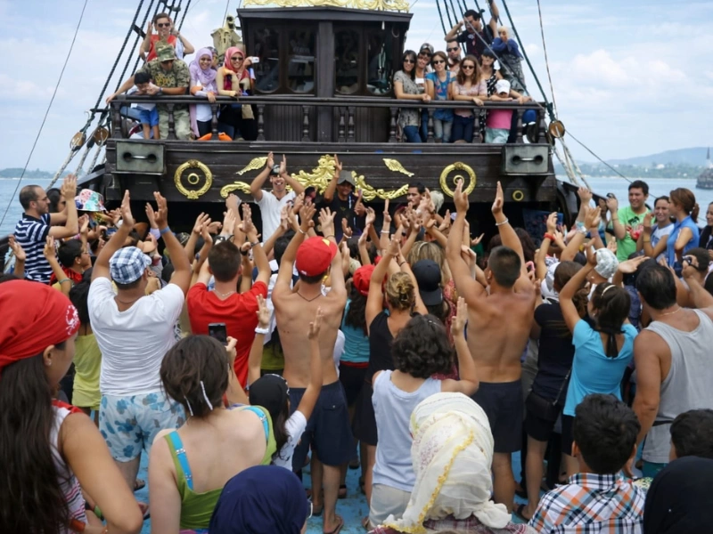 PIRATE BOAT